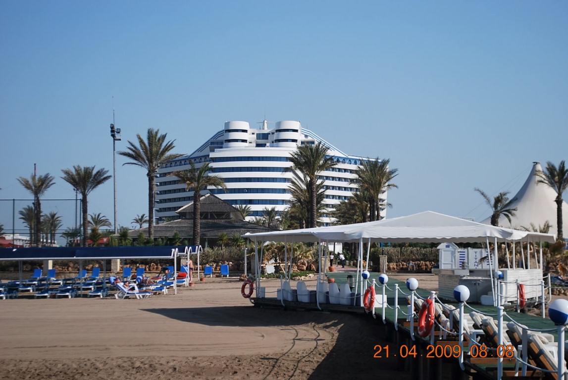 imagini hotel TITANIC LARA